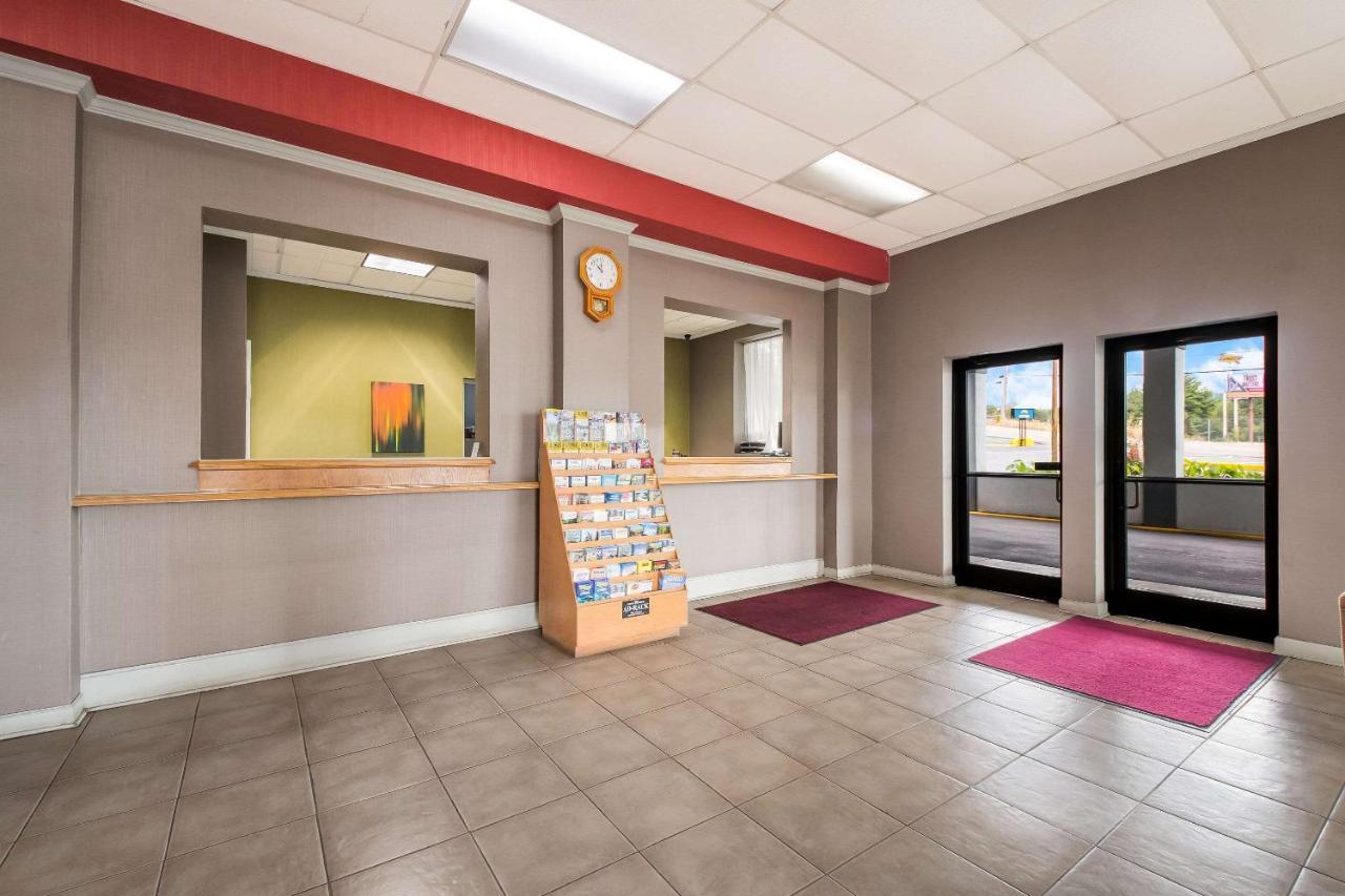 Suburban Studios Cleveland Tn I-75 Exterior photo